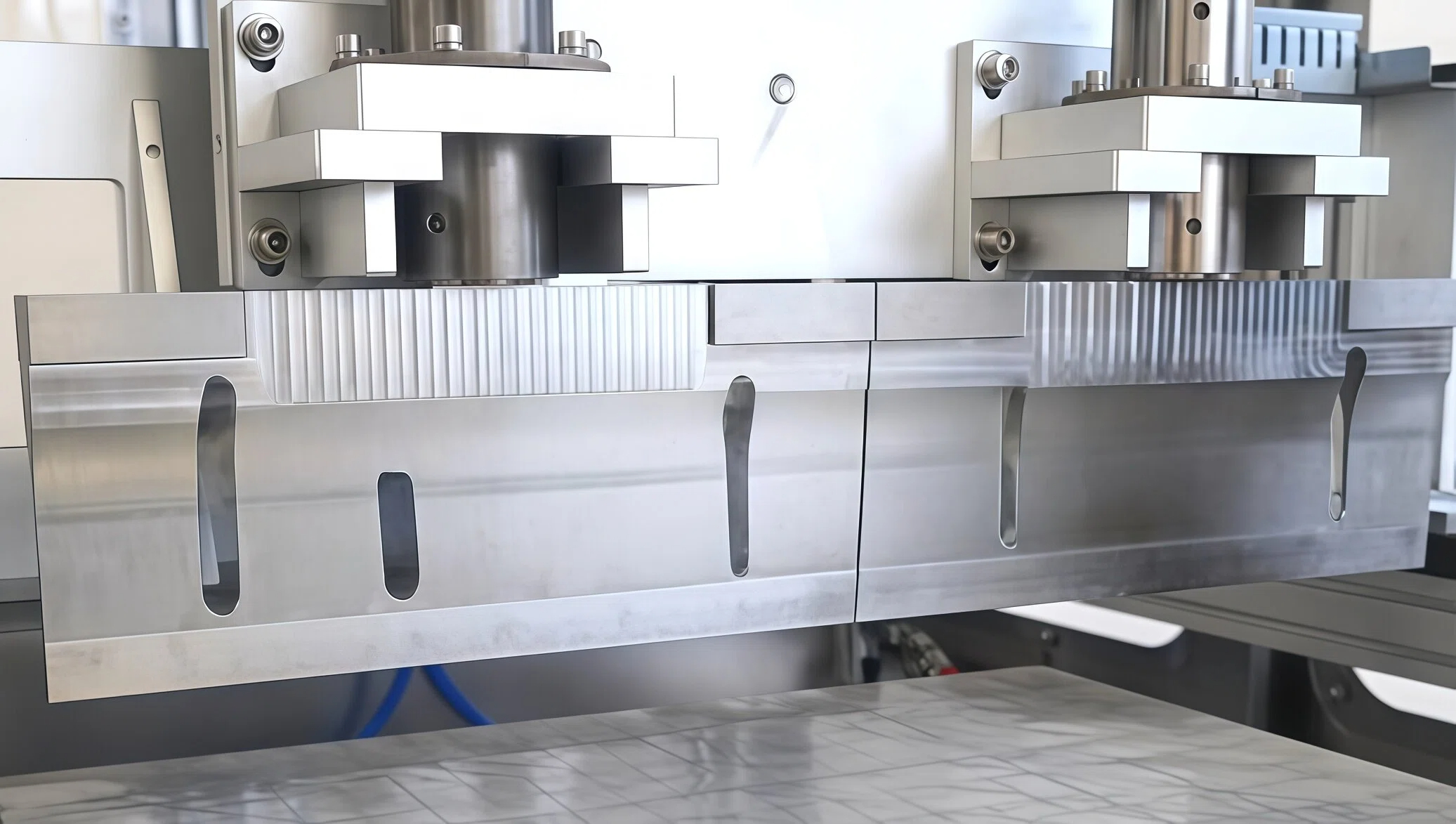 围绕核心洞察，制定三维设计策略，精准匹配痛点