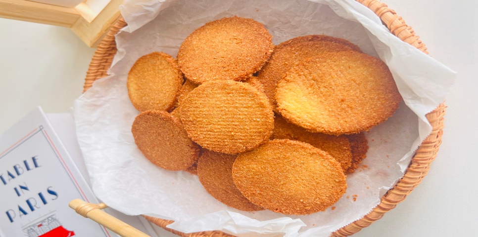 一口薄脆掉渣
椰香沁心的薄饼机烘焙佳作